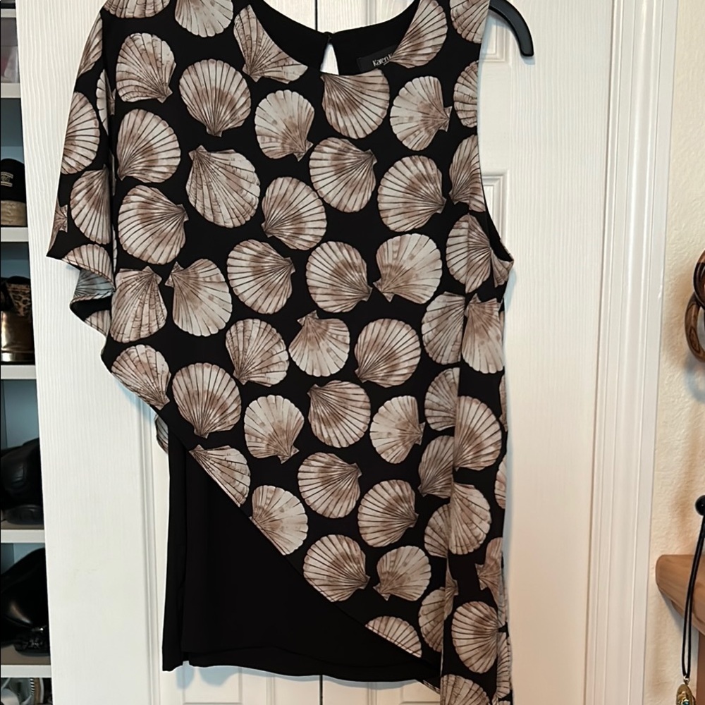 Black and Tan Shell Print Top